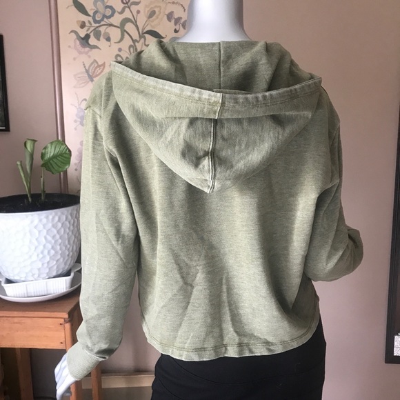 Champion Women's Medium Green Hoodie Cropped Sweatshirt - Picture 8 of 13